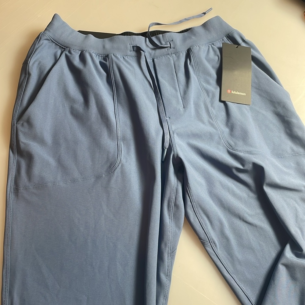 Lululemon - Picture 2 of 5